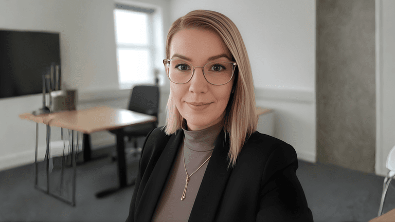 "Andreea Smochina, CEO of The Mentor’s Table, empowering entrepreneurs with strategic coaching to achieve long-term success in business."