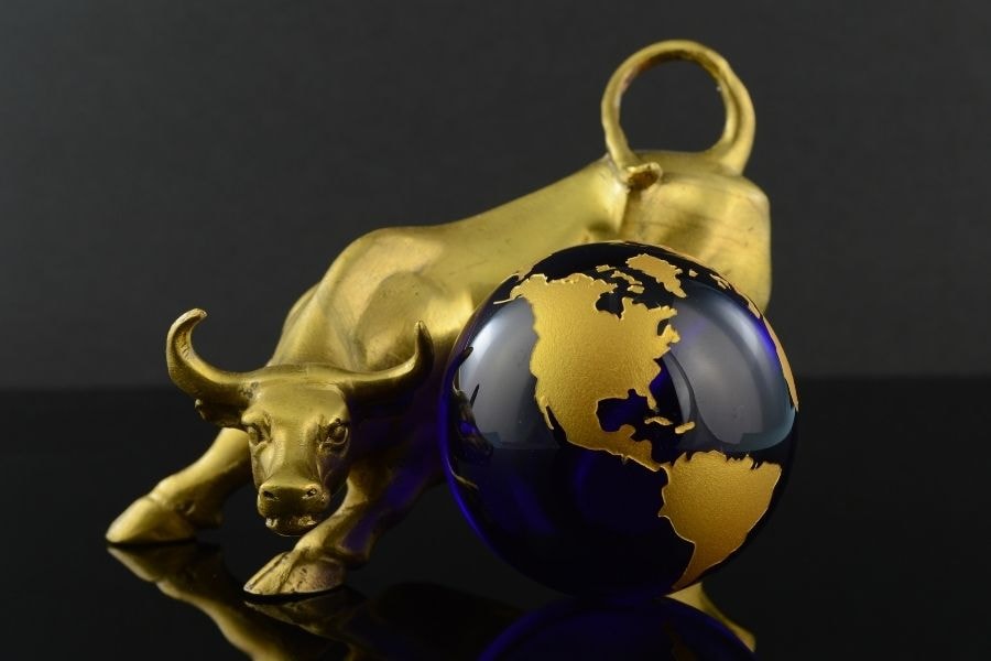 Global Markets Navigate Mixed Signals as 2024 Concludes