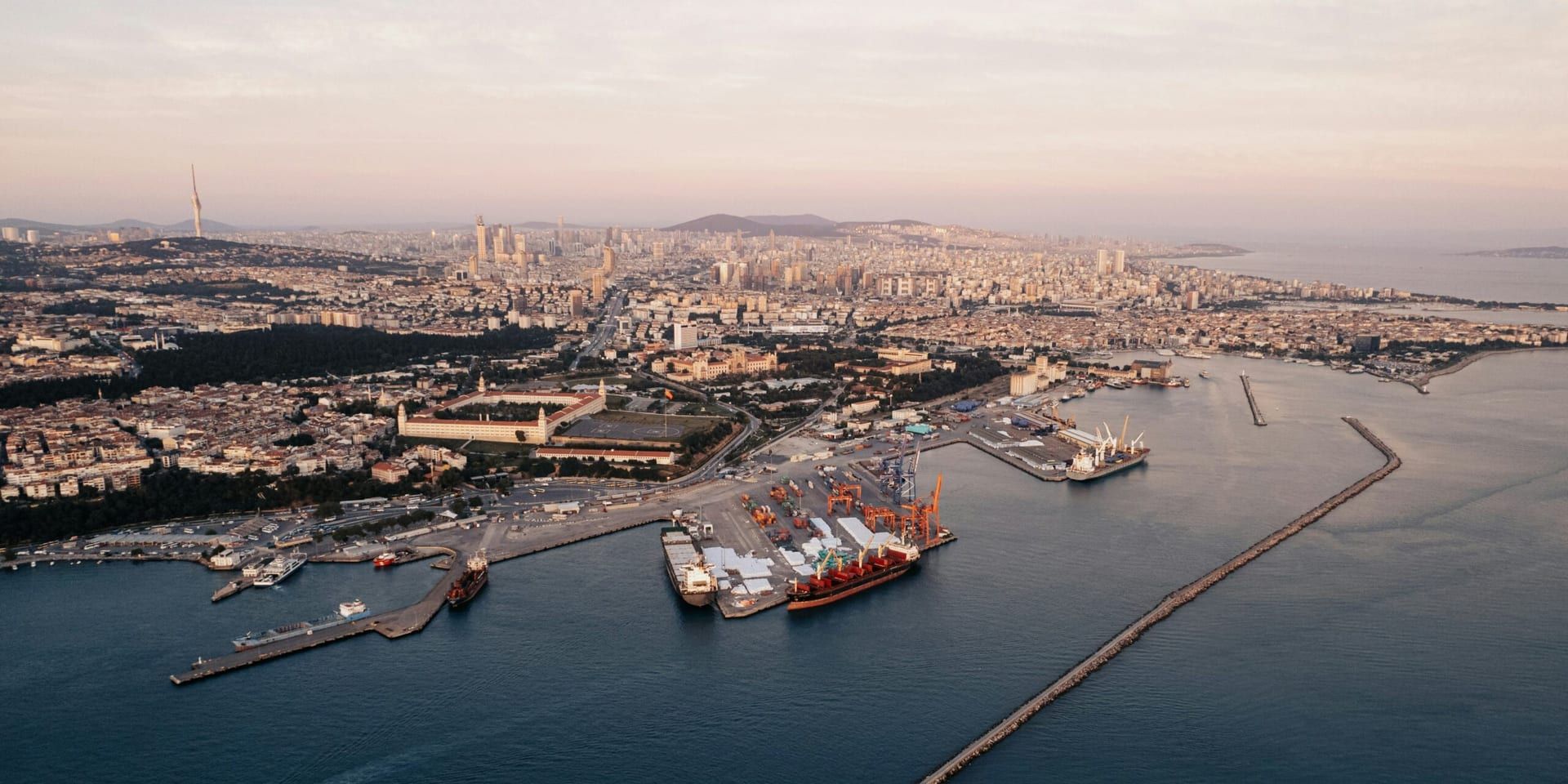 U.S. Imposes 10% Global Tariff: Strategic Implications for American Businesses