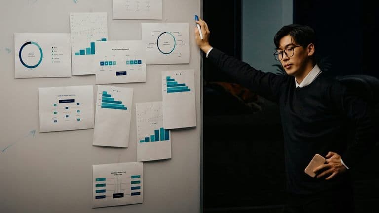 How to Build a Data-Driven Strategy: The Key to Success in 2024