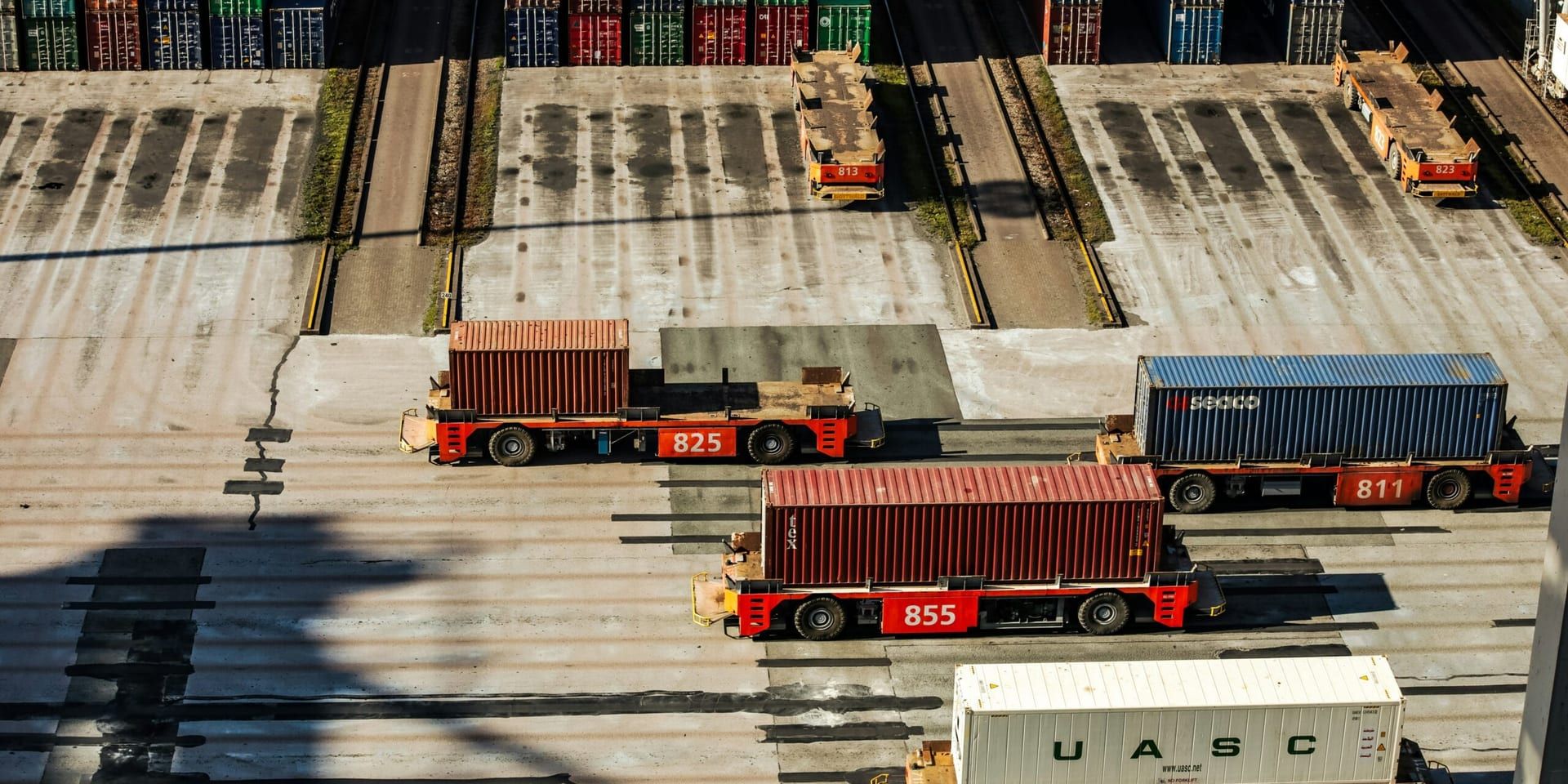 U.S. Services Sector Contracts in May Amid Rising Inflation and Trade Uncertainty