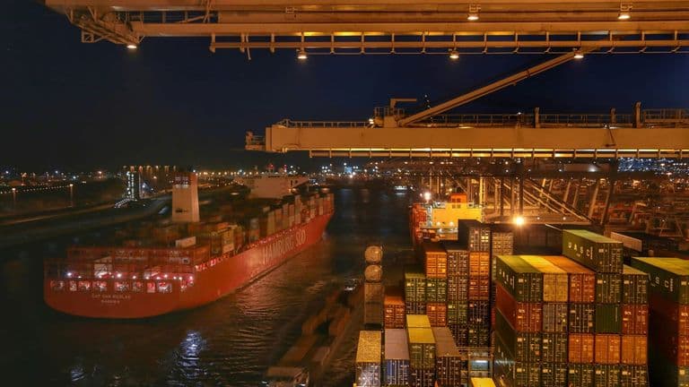 Global Trade Surpasses $33 Trillion Milestone Amidst Geopolitical Tensions