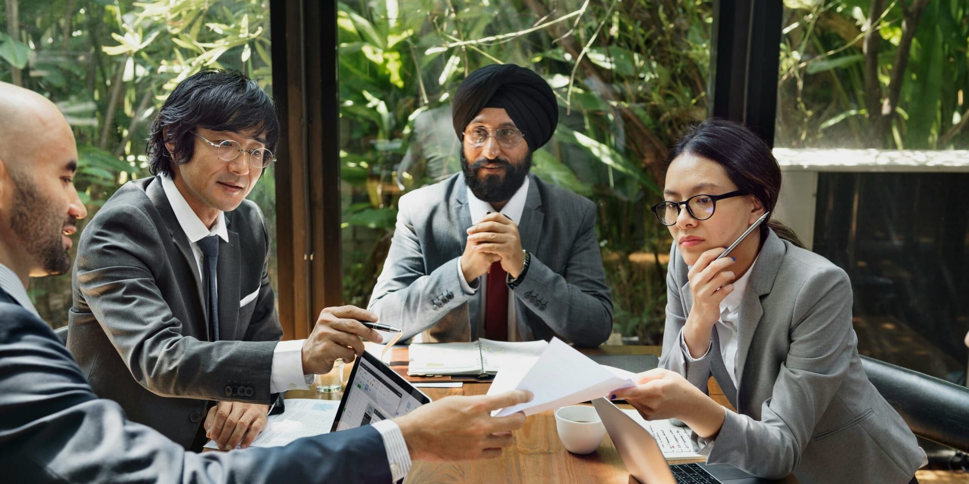 Oracle Leverages Analyst Meeting to Emphasize AI Strategy and Future Growth Narrative