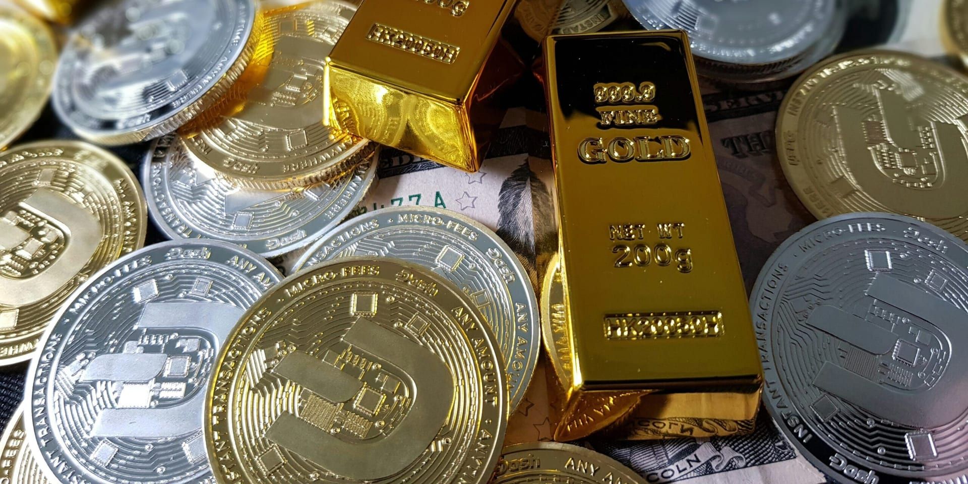 Gold Prices Approach $4,000 as Investors Seek Safe Havens