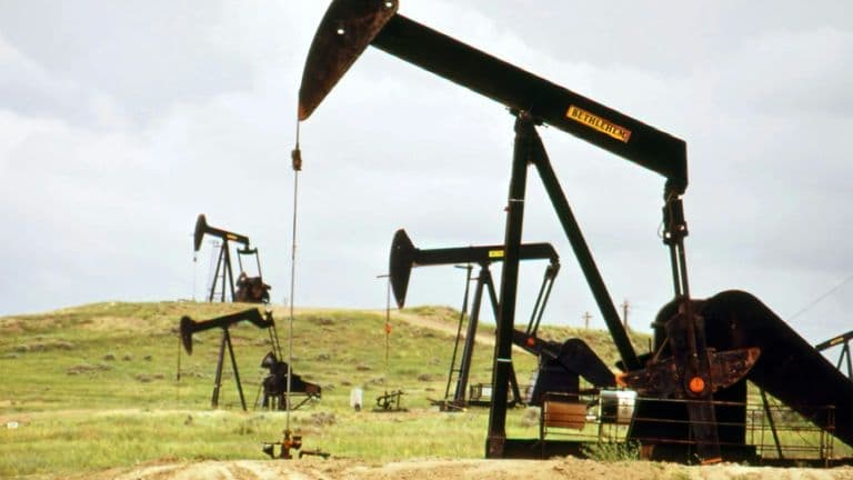 S&P Warns of Impending Decline in U.S. Oil Production Amid Global Oversupply Concerns