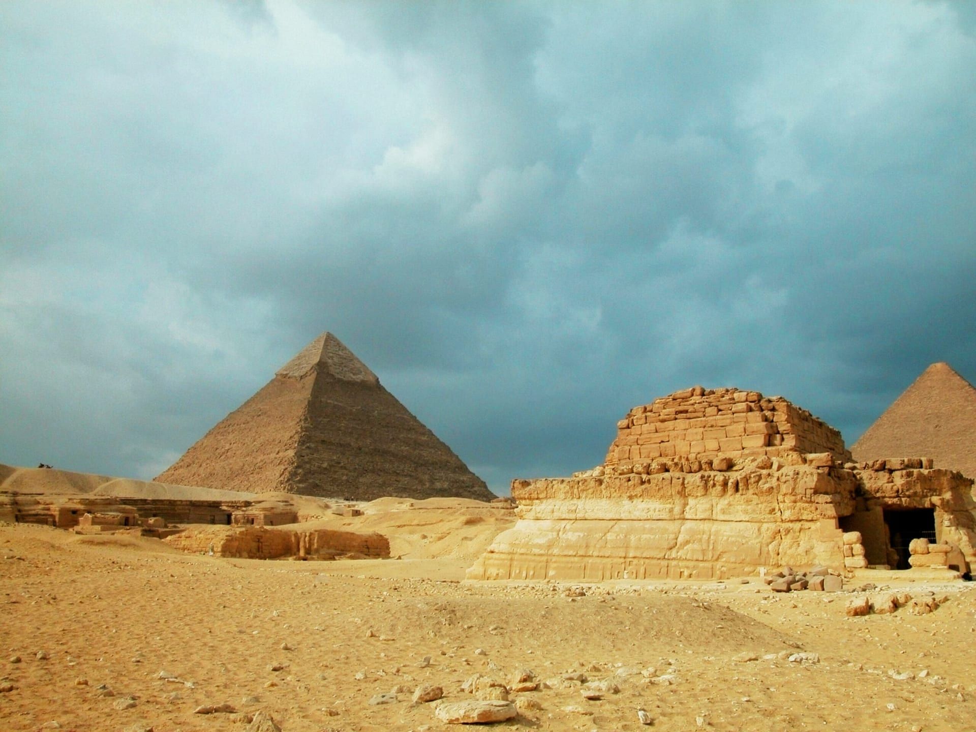 Egypt and UK Unveil Discovery of Ancient Royal Tomb