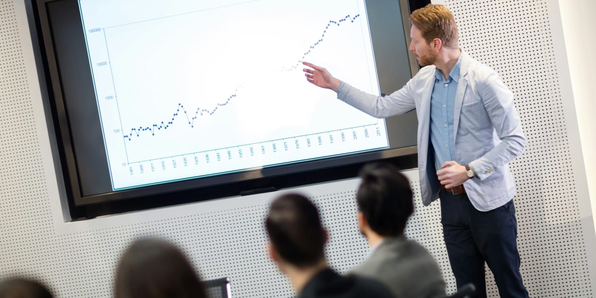 U.S. Economic Growth Accelerates in Q3 2023, Prompting Strategic Recalibrations Across Industries
