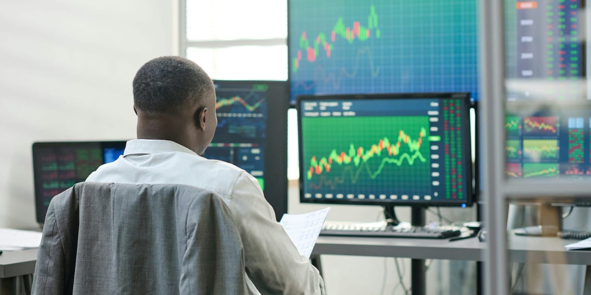 Tech Stocks Surge as AI and Cloud Investments Propel Growth into 2025