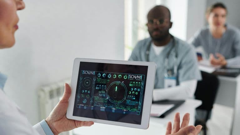 Corporate Leadership Drives U.S. Growth: Apple and Health-Care Executives Set the Pace for Innovation and Resilience