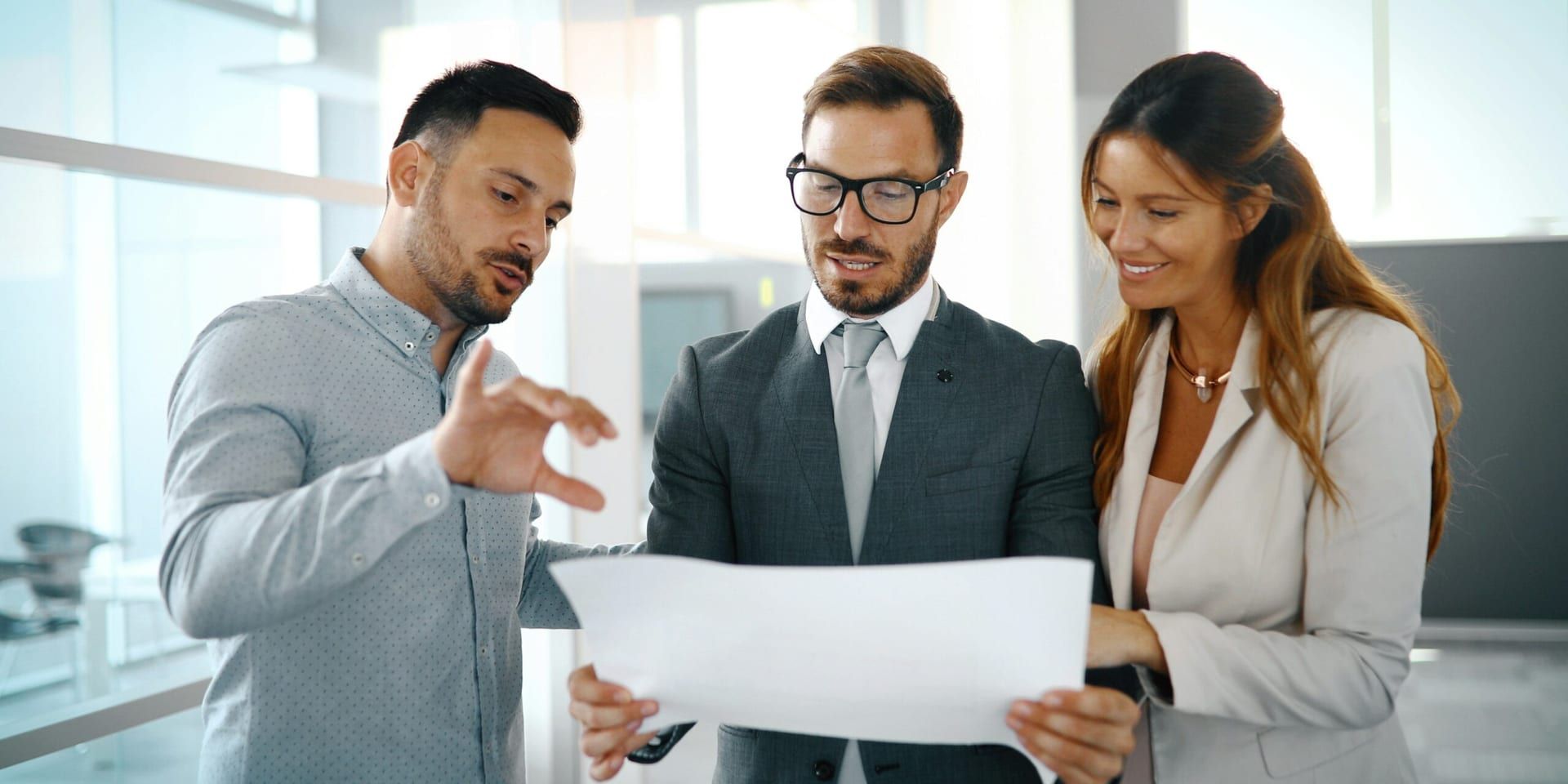 The Evolution of Corporate Leadership: Navigating Change in a Hybrid Work Environment