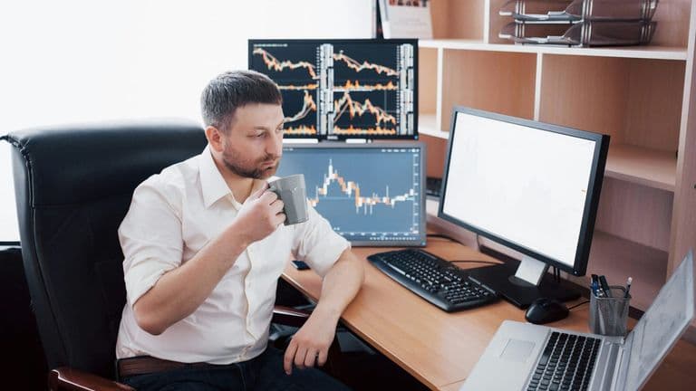 Stock Market Faces Setback as Rising Yields Weigh on Investor Sentiment
