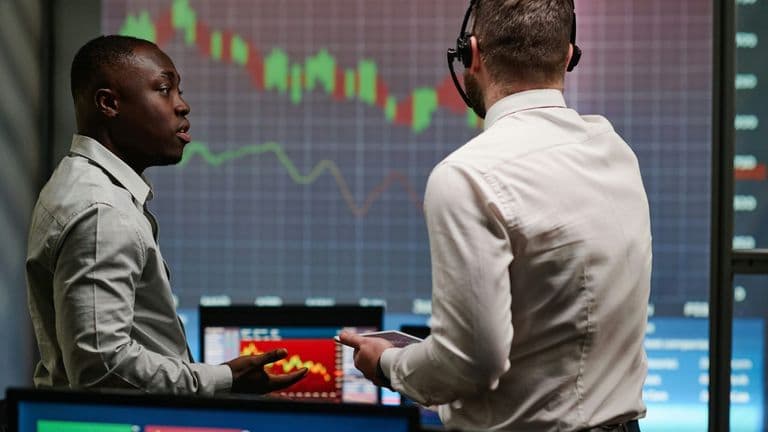 US Financial Markets Fall as Fed Signals No Immediate Rate Cuts Despite Inflation Concerns