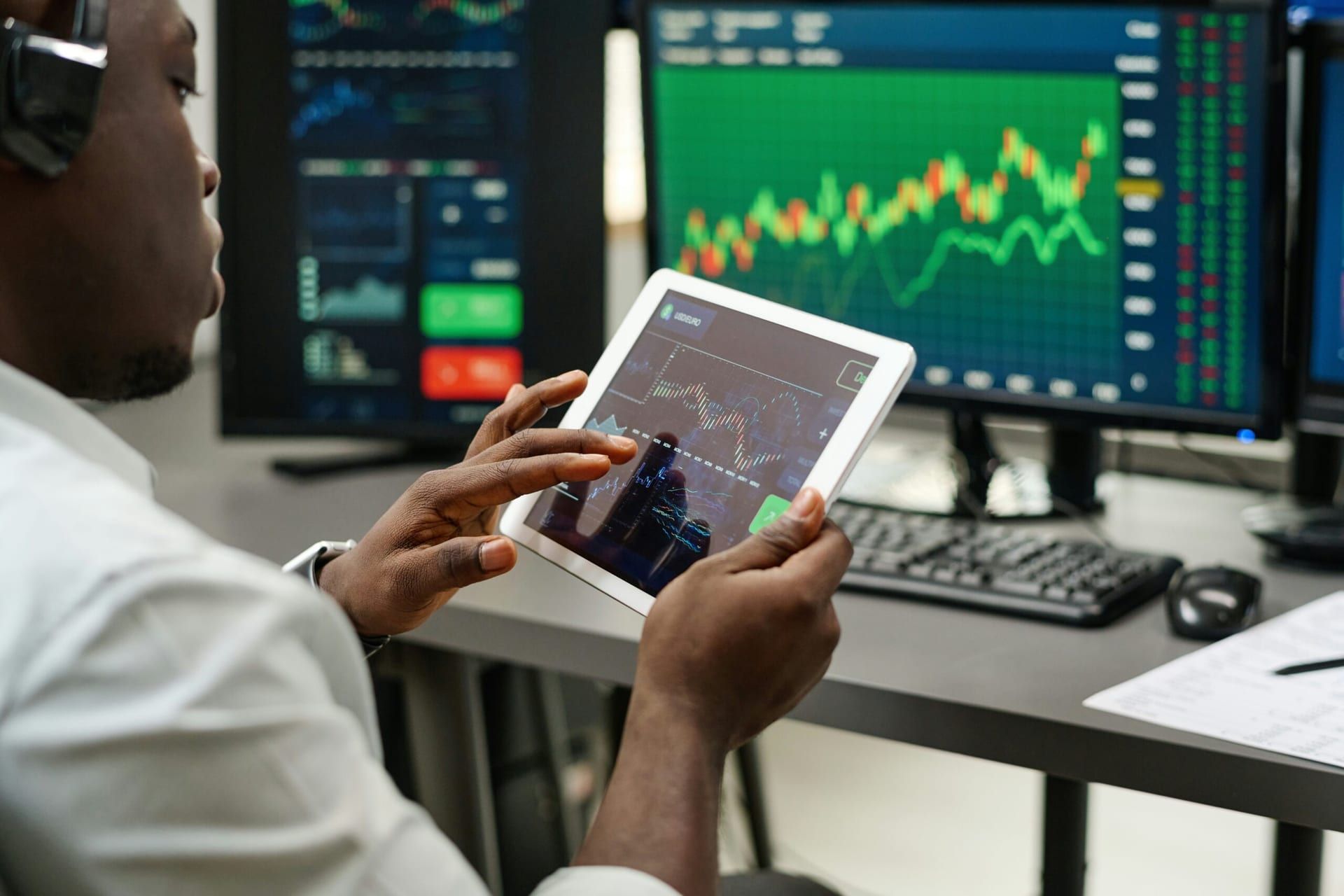 Tech Giants Struggling as Market Sentiment Shifts