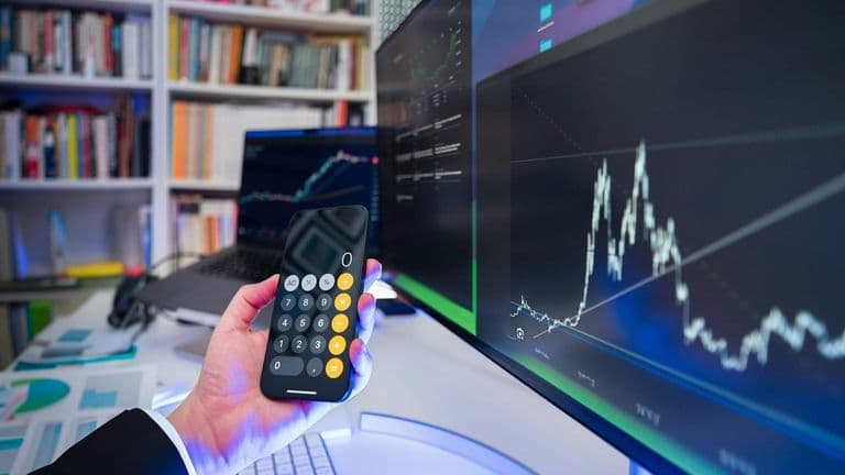 SoFi Technologies Reports Triple-Digit Profit Growth Amid Fintech Expansion