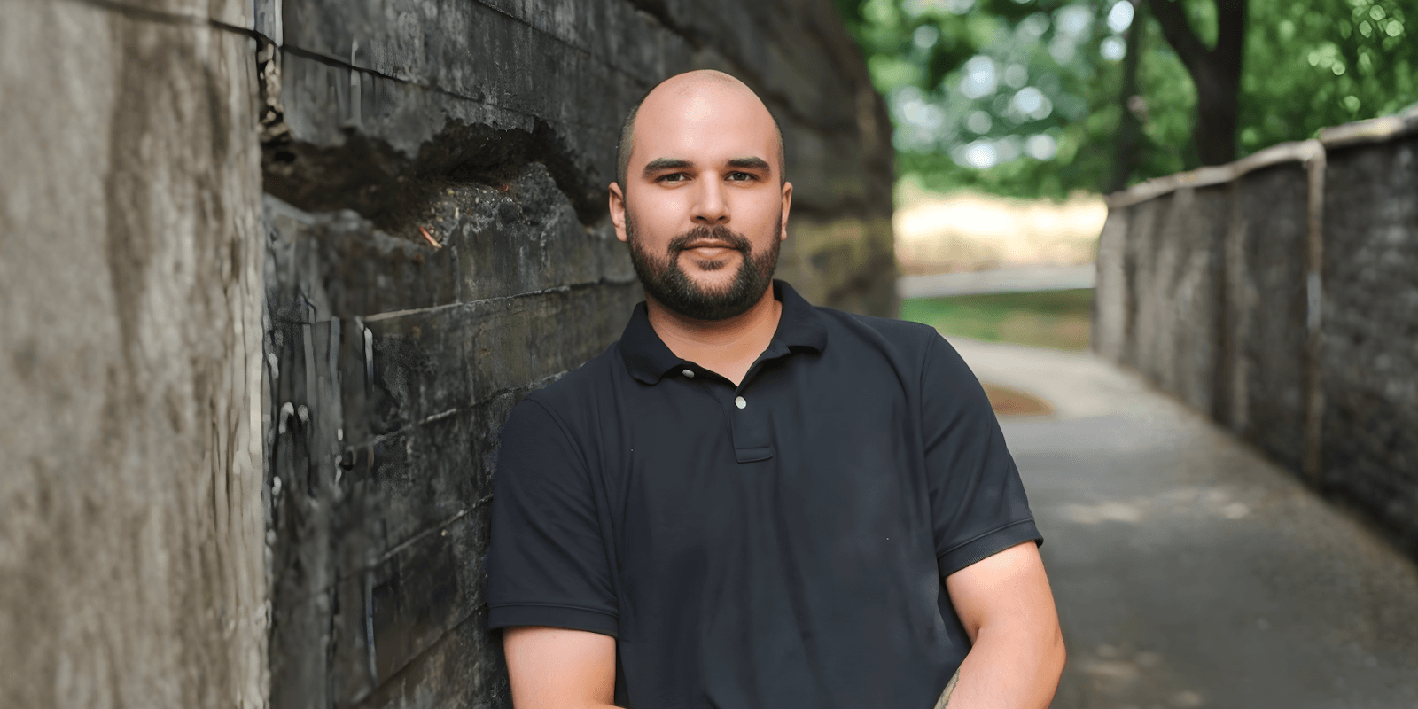Juanma Ochoa, creator of the FLOW Method, empowers service-based entrepreneurs to scale businesses sustainably while aligning with their core values.