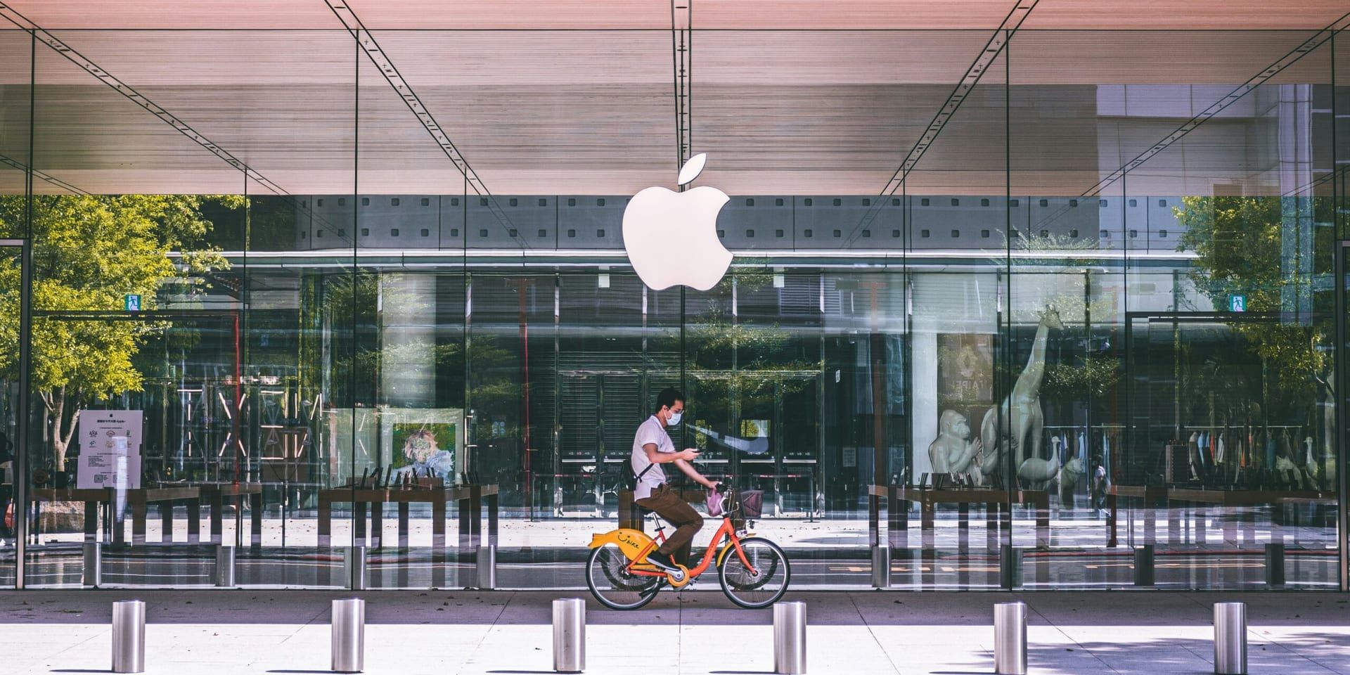 Apple’s WWDC 2025: AI Ambitions Tempered Amid Design Overhaul and Developer Skepticism