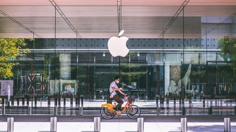 Apple’s WWDC 2025: AI Ambitions Tempered Amid Design Overhaul and Developer Skepticism