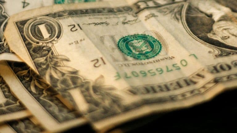 U.S. Economy Faces Challenges Amid Slowing Growth, Rising Inflation Concerns