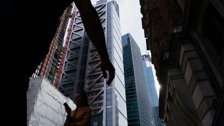 U.S. Corporate Bankruptcies Surge to Highest Levels in Over a Decade