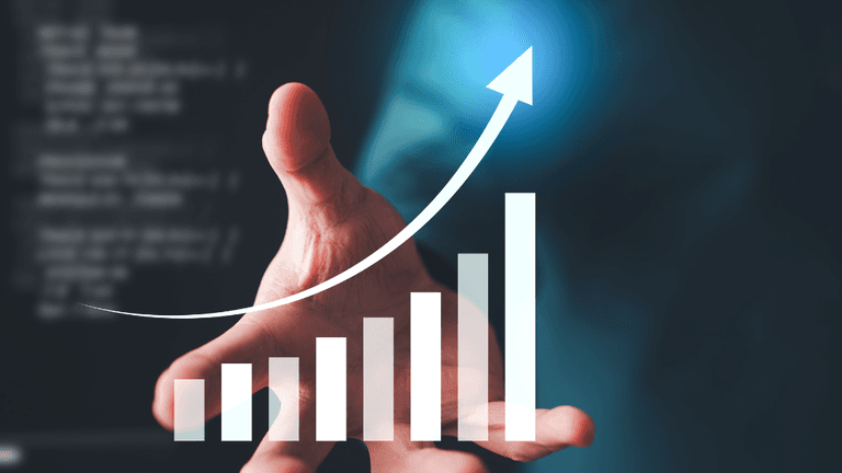 U.S. Companies Expand Workforce Training Programs as AI Reshapes Leadership Strategy