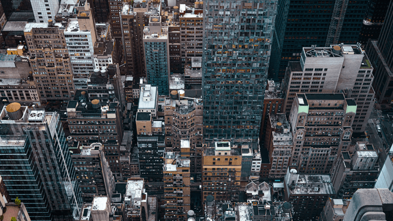 U.S. Companies Accelerate Leadership Restructuring as Workplace Transformation Continues