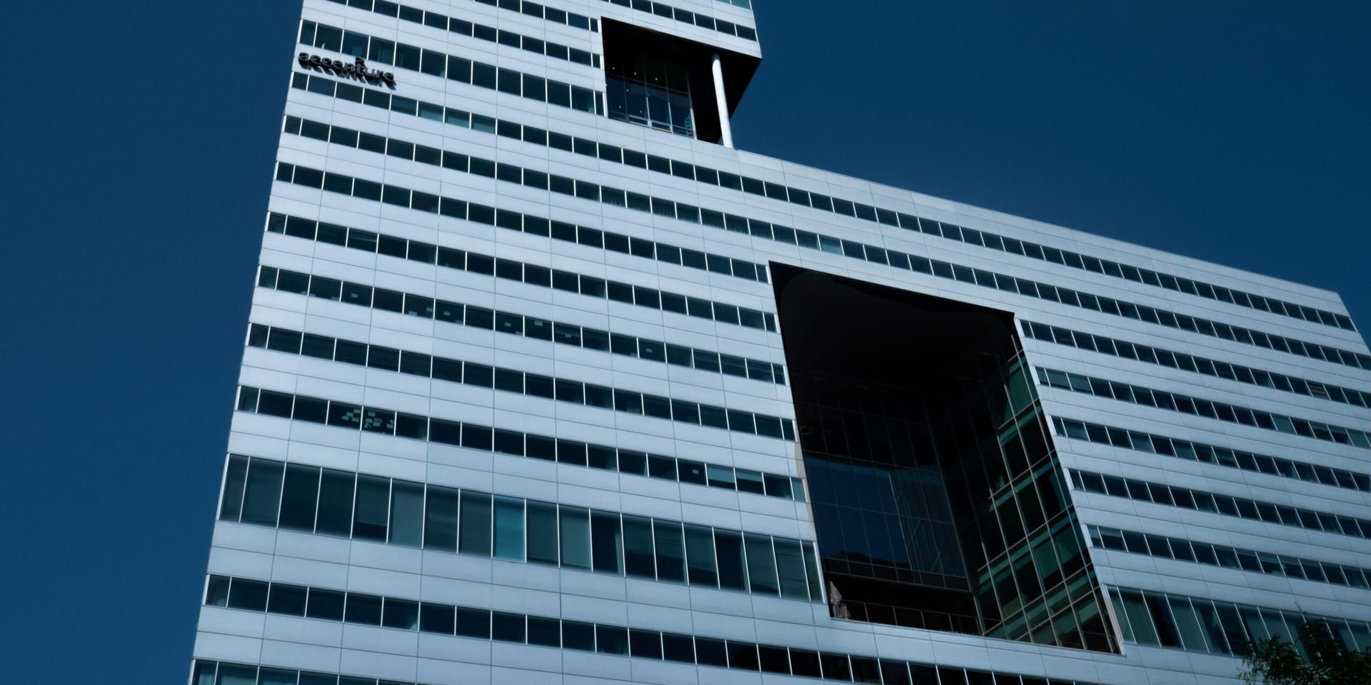 Accenture’s April Macro Brief Highlights Modest Growth in U.S. Service Sector