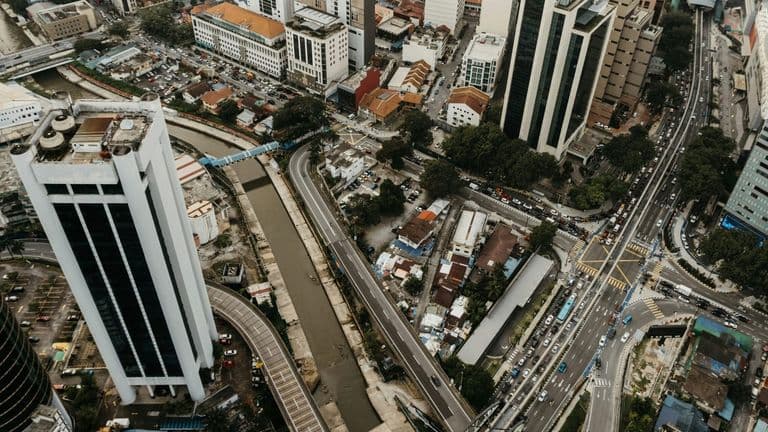 Middle‑Market Firms Pivot With Resilience Amid Economic Headwinds