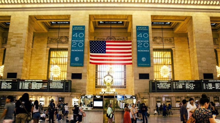 U.S. Economy Struggles as Growth Slows in Q2, 2022