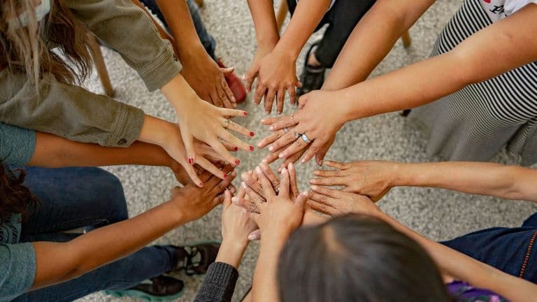 Leadership in the Hybrid Age: Vision, Inclusion, and Ethical AI Integration
