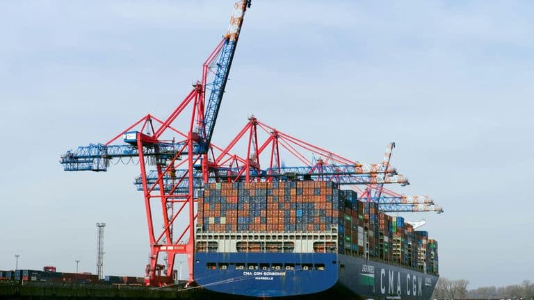 U.S. Economy Shows Strong Growth, But Tariff Proposals Threaten Stability