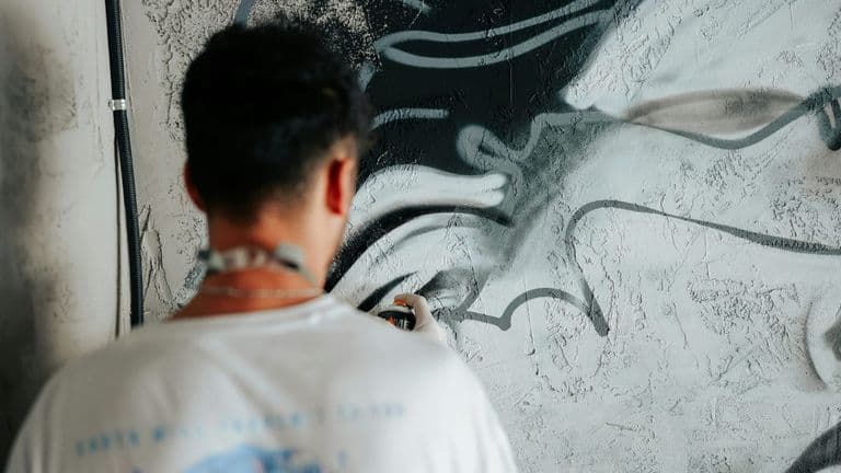 Independent Artists Struggle as Digital Platforms Expand