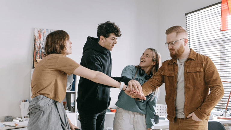 Emerging Trends in Leadership-Focused Digital Media: Growth, Community, and Purpose-Driven Platforms