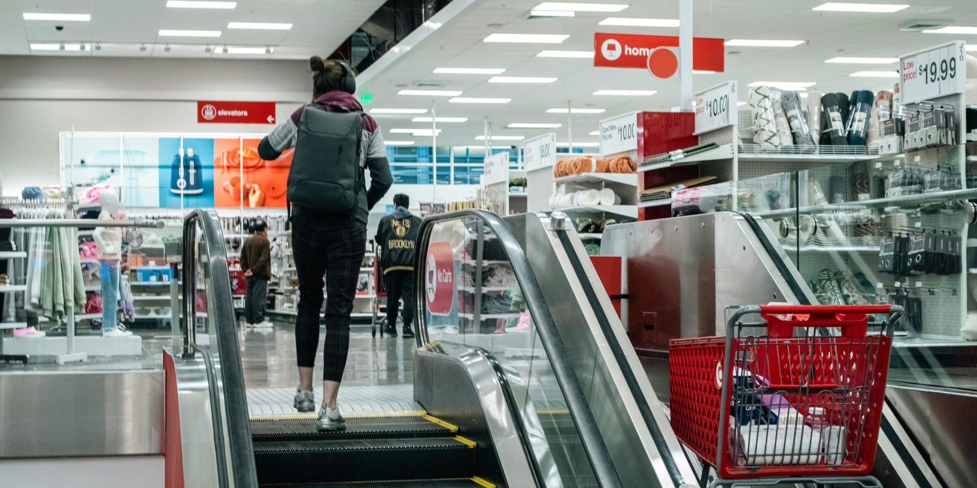Kroger Raises Same‑Store Sales Forecast After Strong First‑Quarter Performance, Highlighting Consumer Resilience