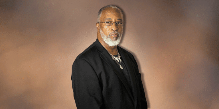 Darius Ross portrait: A confident portrait of Darius Ross, a business expert in leadership and resilience.